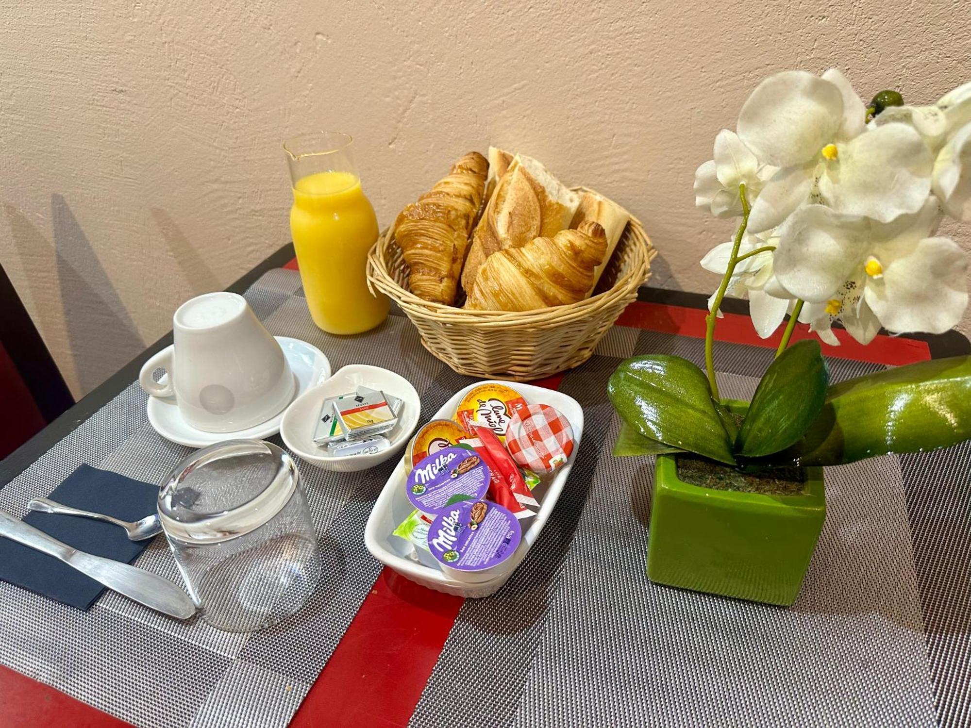 Hotel Victor Hugo Clamart Bagian luar foto
