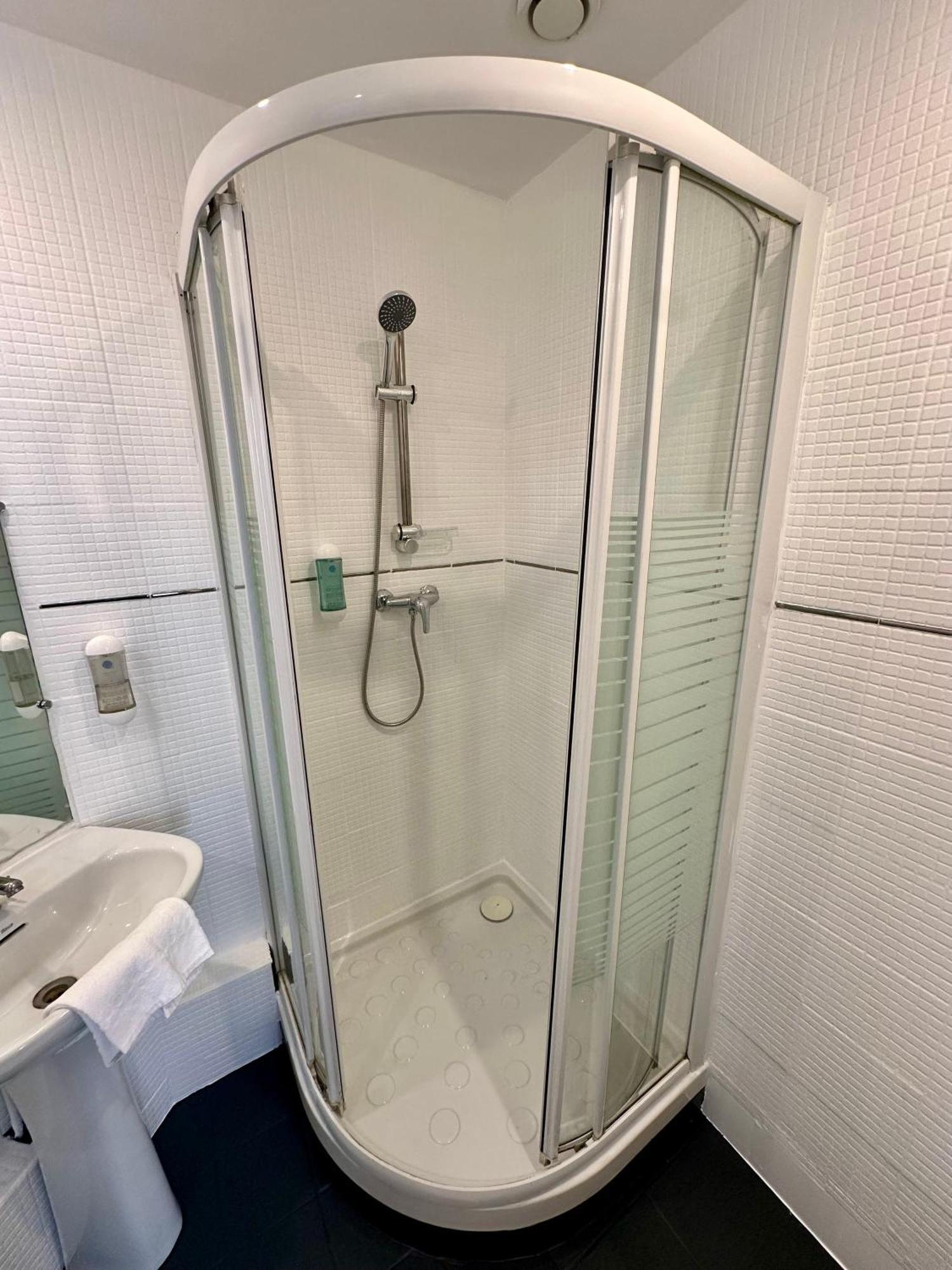 Hotel Victor Hugo Clamart Bagian luar foto