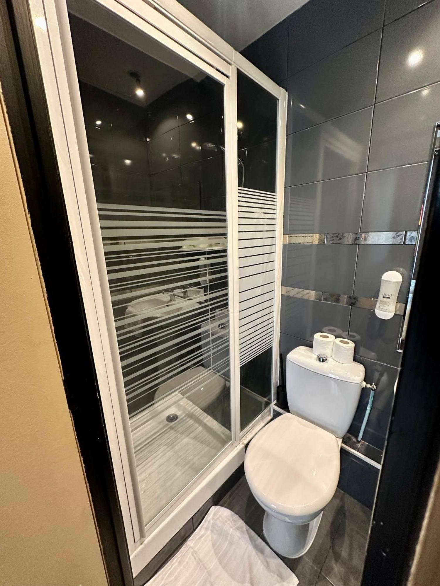 Hotel Victor Hugo Clamart Bagian luar foto