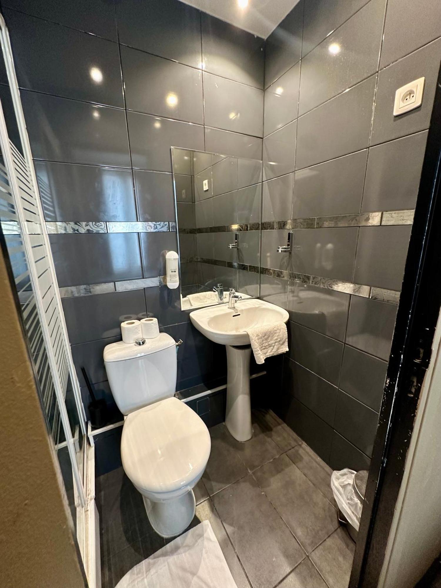 Hotel Victor Hugo Clamart Bagian luar foto