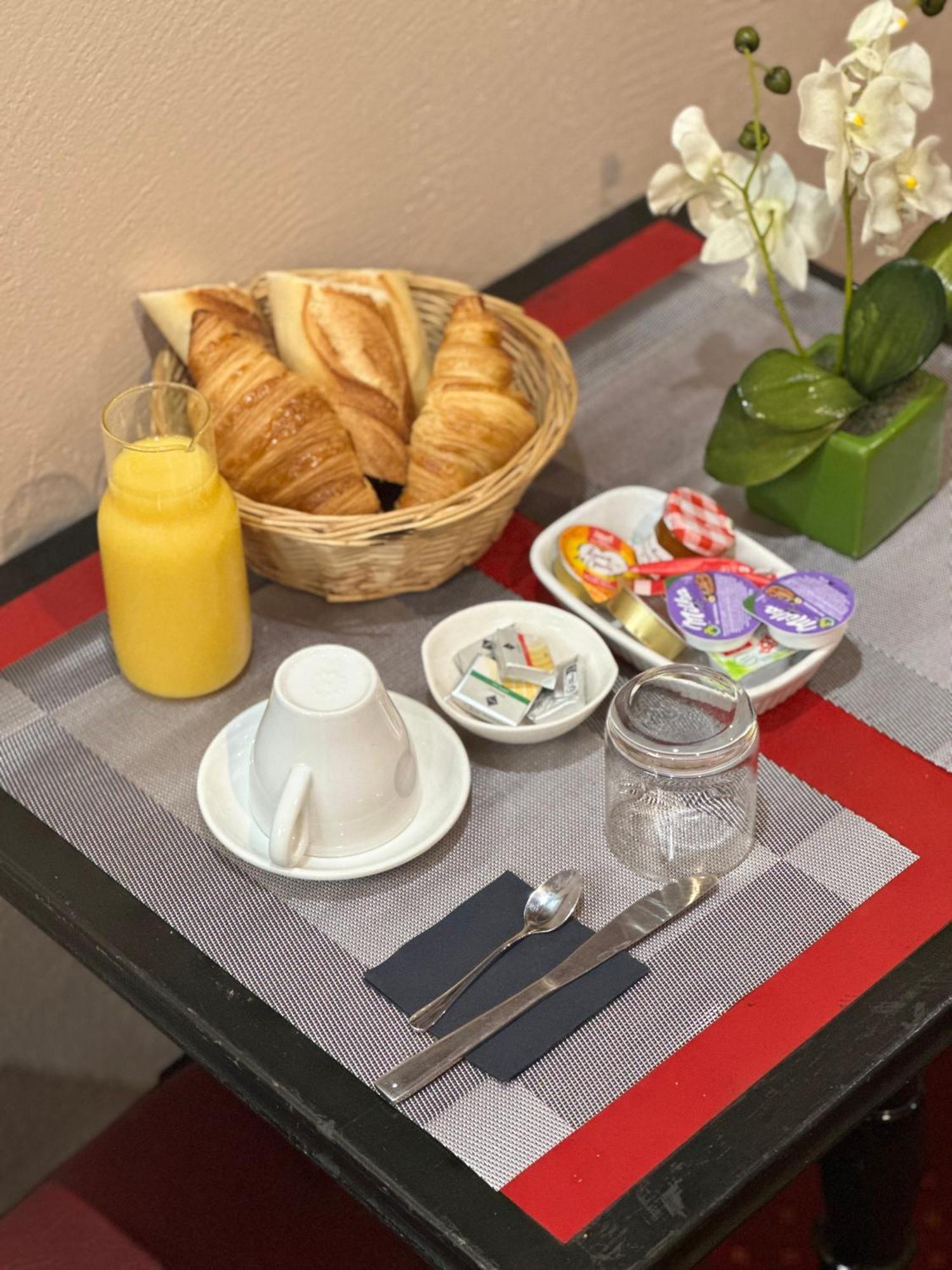 Hotel Victor Hugo Clamart Bagian luar foto